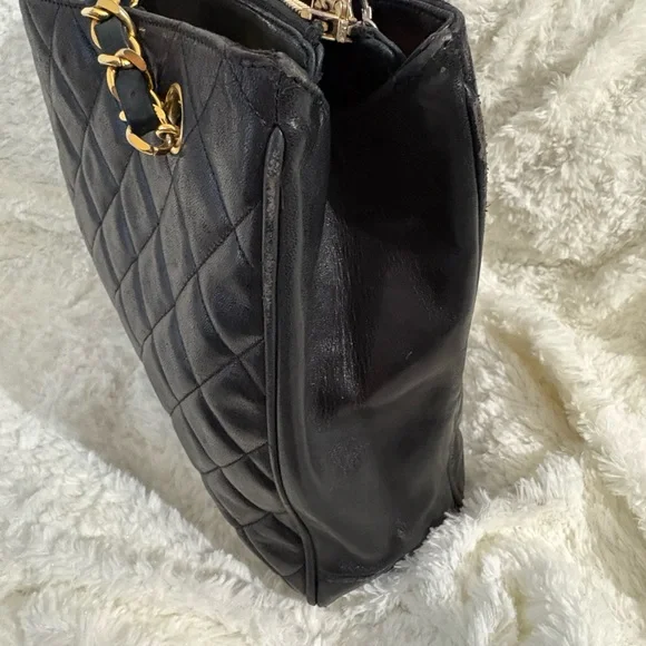 Chanel Black Quilted Leather Shoulder Bag - Picture 15 of 16